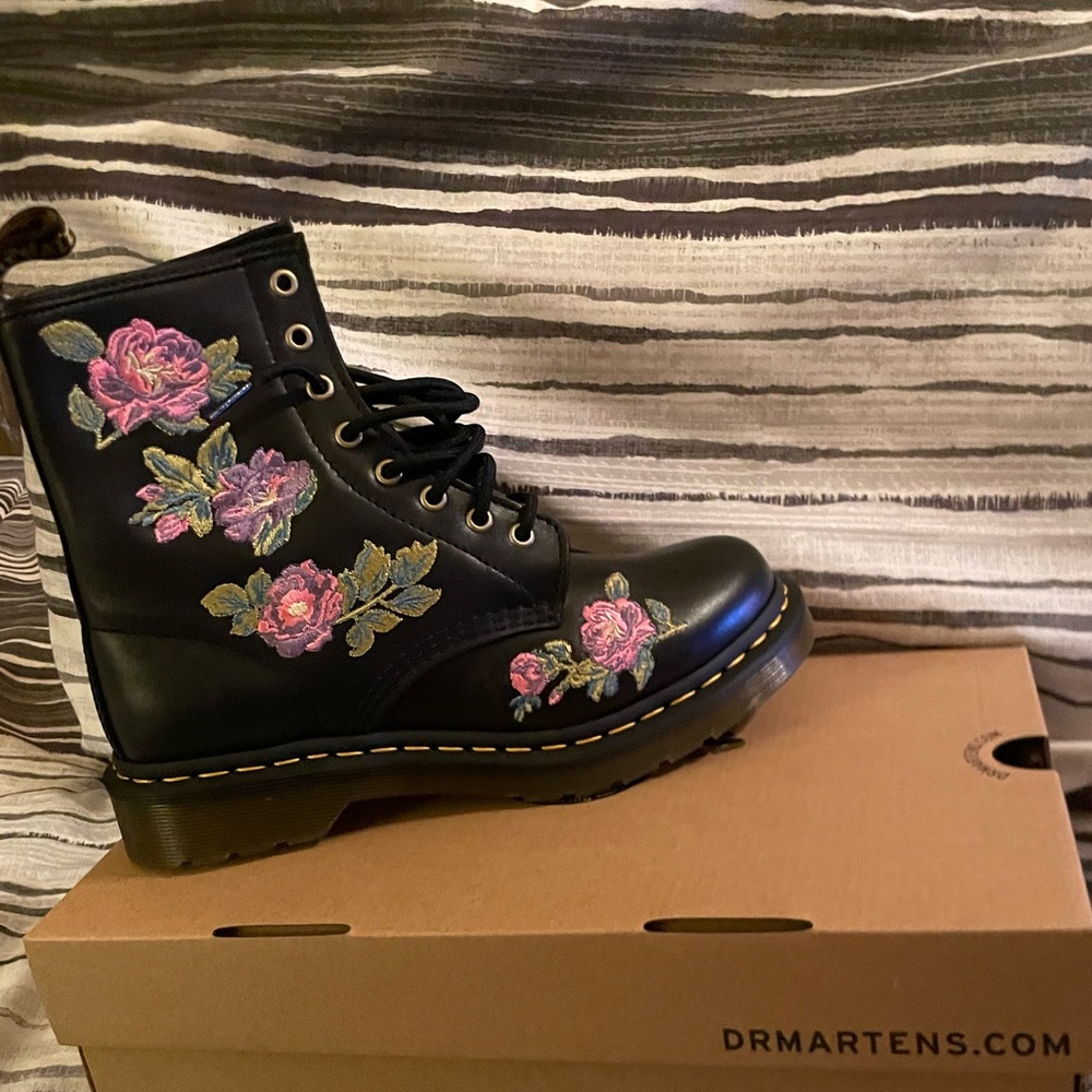 Doc martens 1460 Vonda | embroidered floral boots